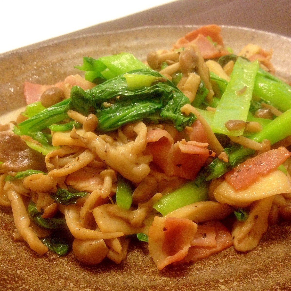 小松菜ベーコンしめじのガーリック炒め レシピ 作り方 By An0321 楽天レシピ